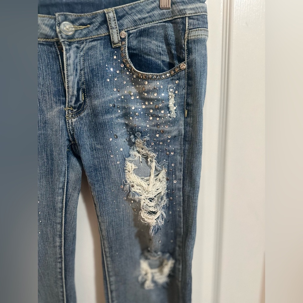 Machine Distressed Rhinestone Ripped Low Rise Cut Off Crop Stretch Jeans Sz 11. - Picture 3 of 10